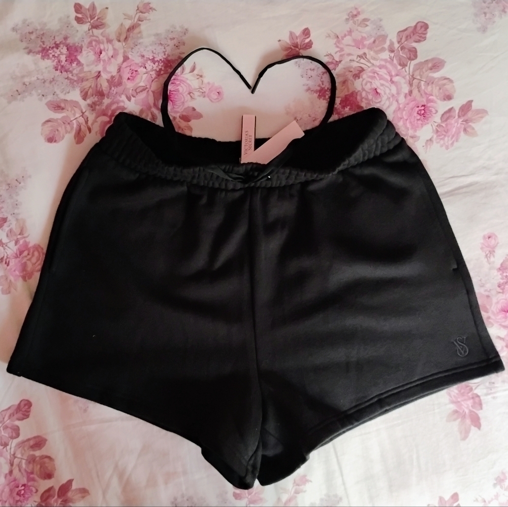 🆕 Victoria's Secret 🖤 Black Sweat Shorts Drawstring & Pockets SIZE MEDIUM 🆕